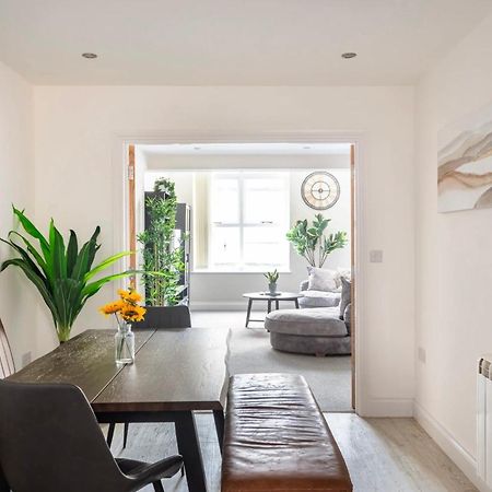 Beautiful 2 Bed Apartment Just Steps To The Beach Уеймут Екстериор снимка