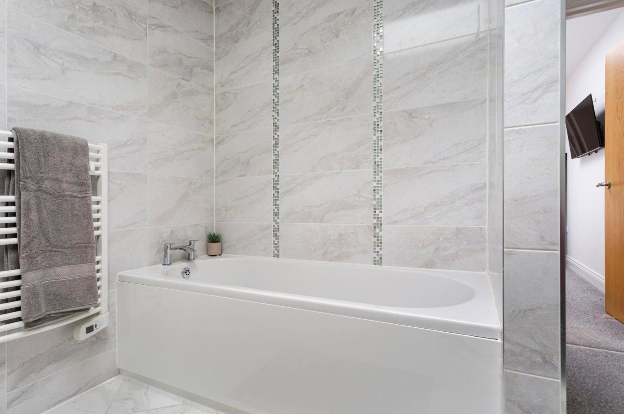 Beautiful 2 Bed Apartment Just Steps To The Beach Уеймут Екстериор снимка
