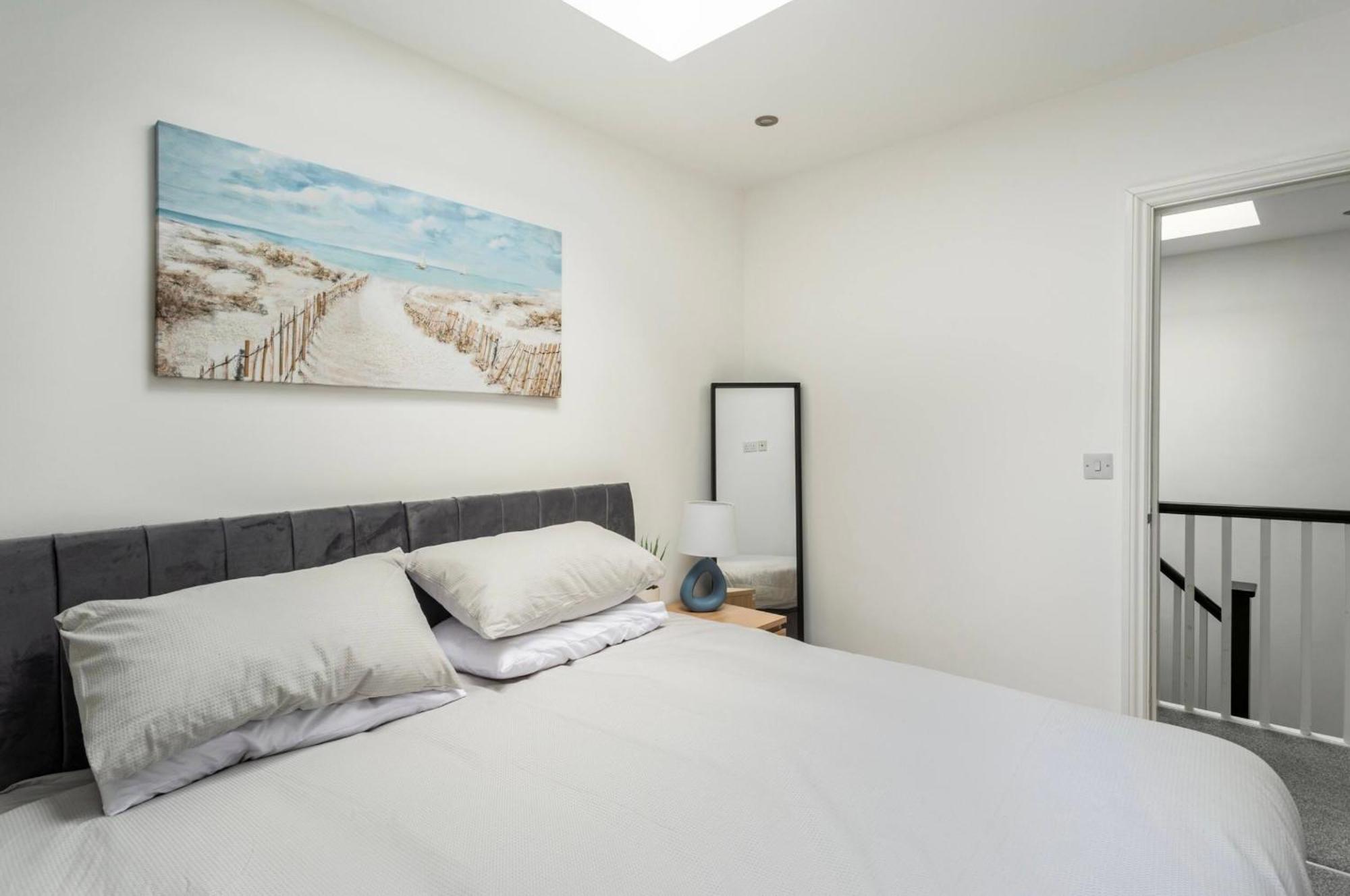 Beautiful 2 Bed Apartment Just Steps To The Beach Уеймут Екстериор снимка