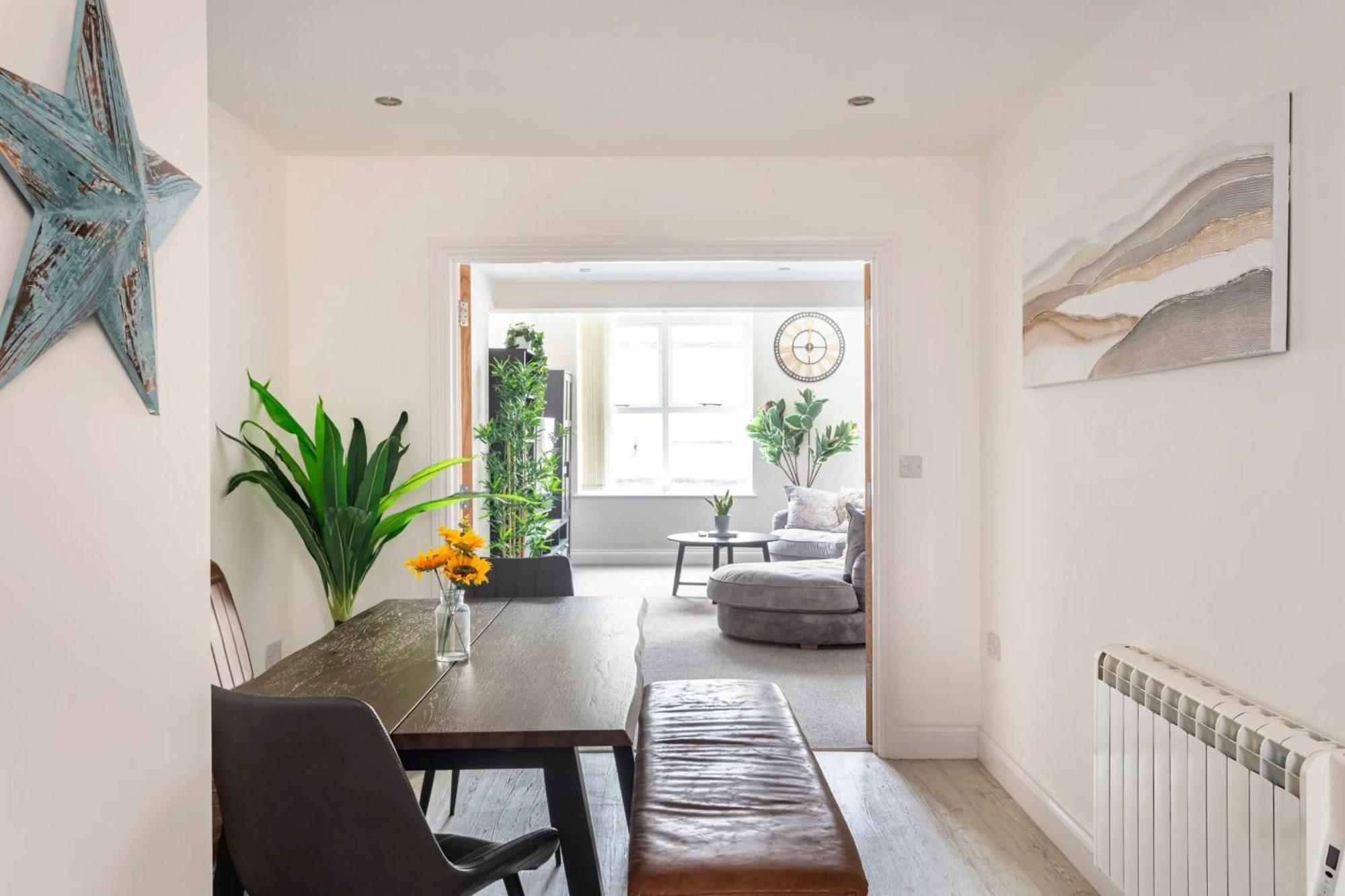 Beautiful 2 Bed Apartment Just Steps To The Beach Уеймут Екстериор снимка