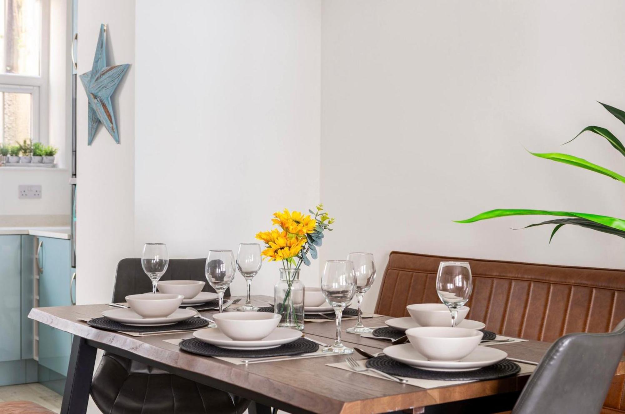 Beautiful 2 Bed Apartment Just Steps To The Beach Уеймут Екстериор снимка