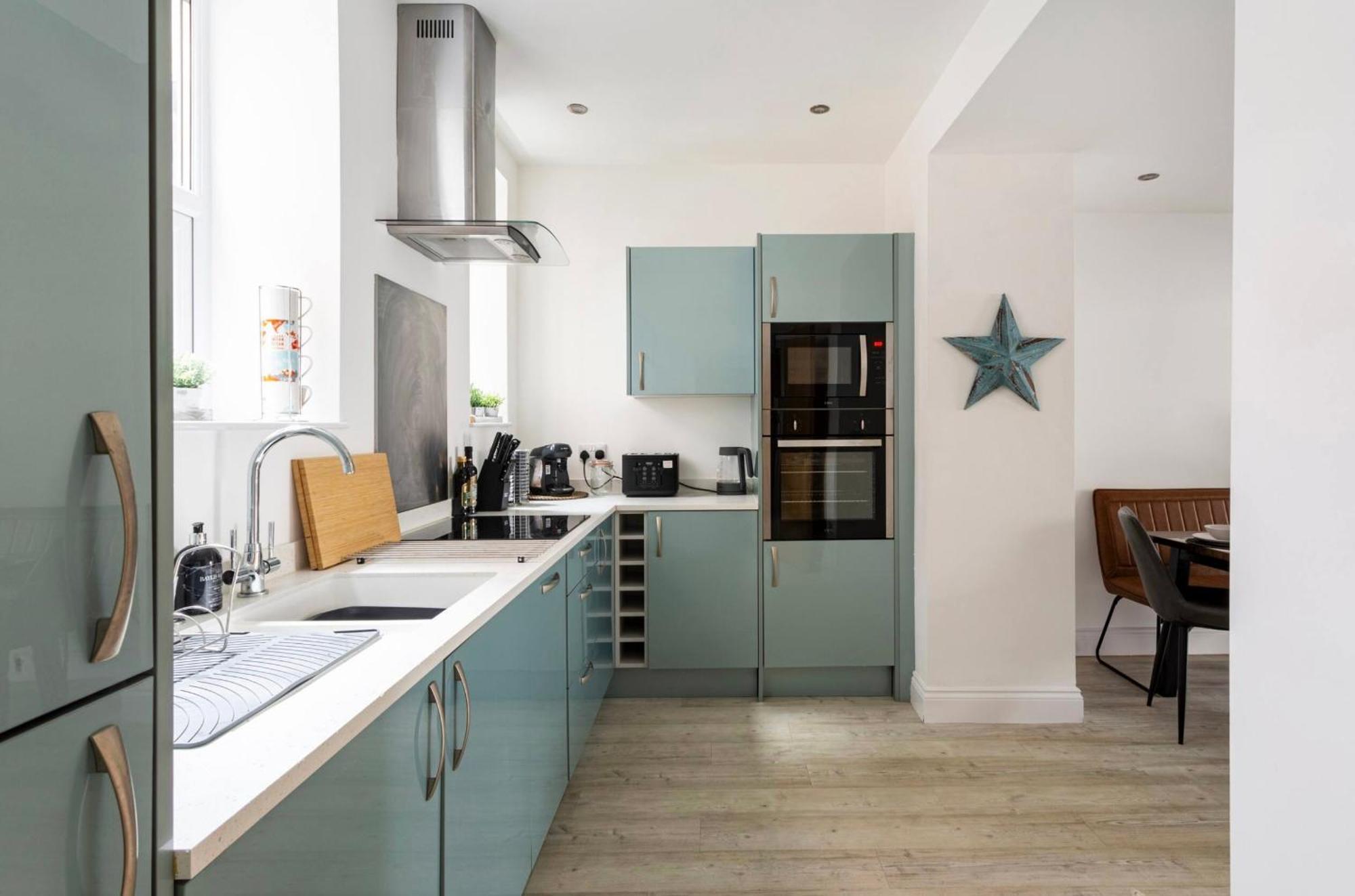 Beautiful 2 Bed Apartment Just Steps To The Beach Уеймут Екстериор снимка