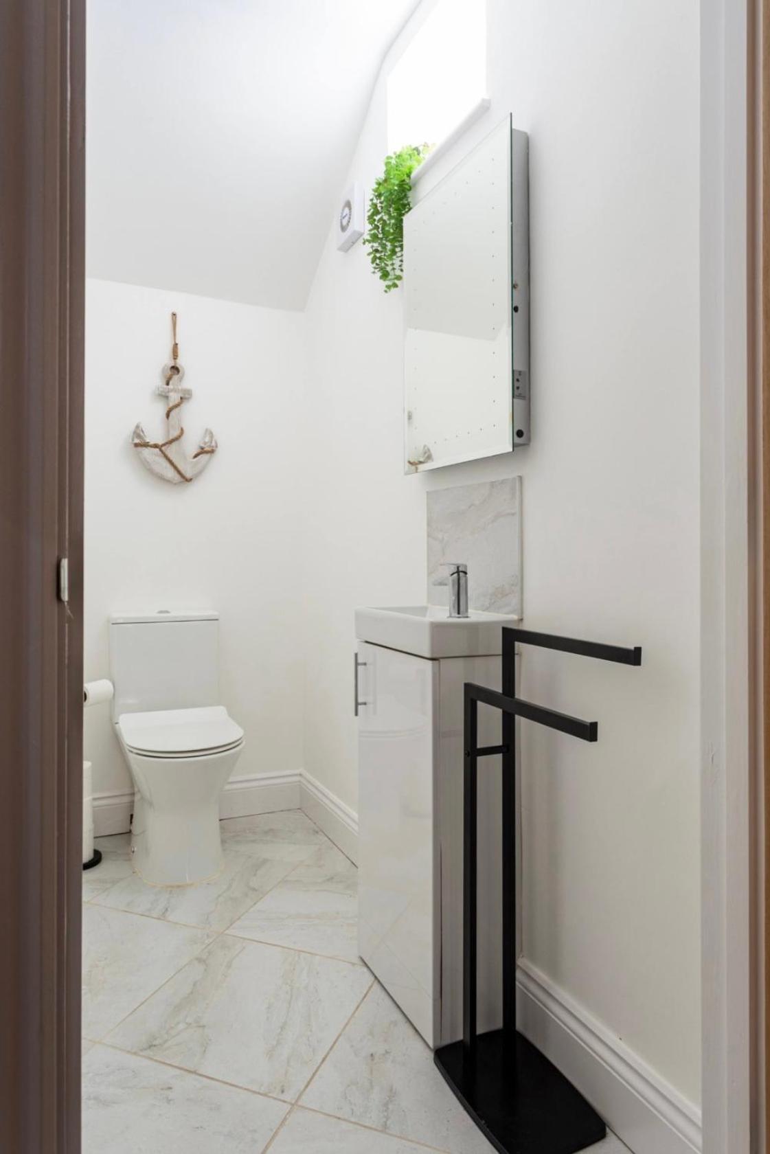 Beautiful 2 Bed Apartment Just Steps To The Beach Уеймут Екстериор снимка