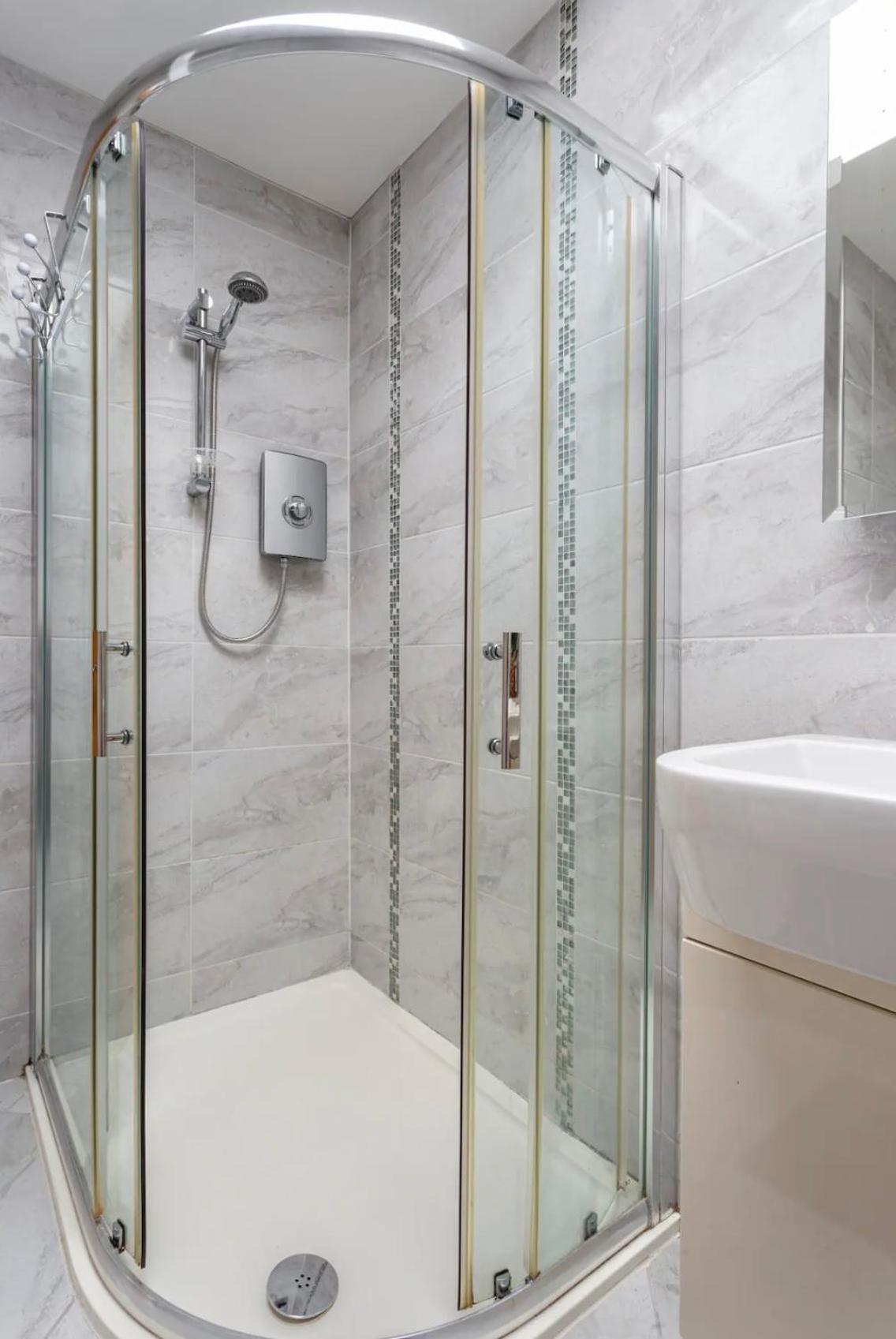 Beautiful 2 Bed Apartment Just Steps To The Beach Уеймут Екстериор снимка
